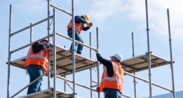 Обучение монтажников строительных лесов: шаг за шагом к уверенной и безопасной работе на высоте